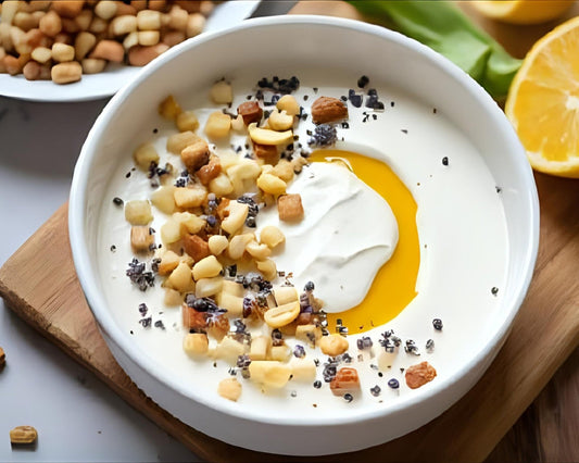 Honig‑Lavendel Joghurtdip mit Nüssen